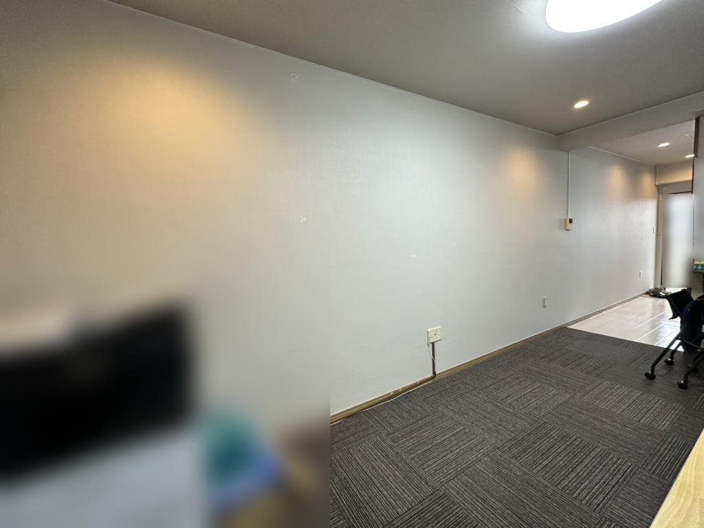 ご希望のサイズに合う既製品のホワイトボードを選定。