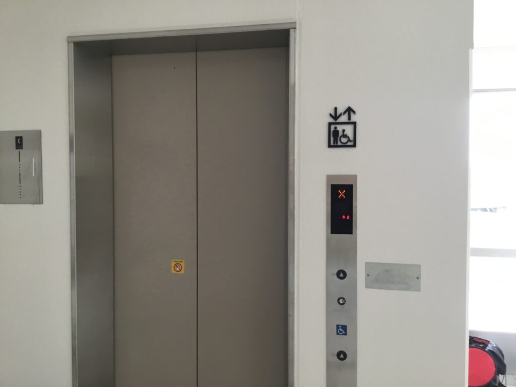 エレベーターのサイン