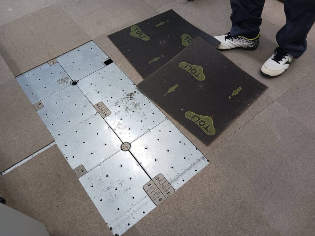 延長コードなしでは、電源がとれない状態でした。