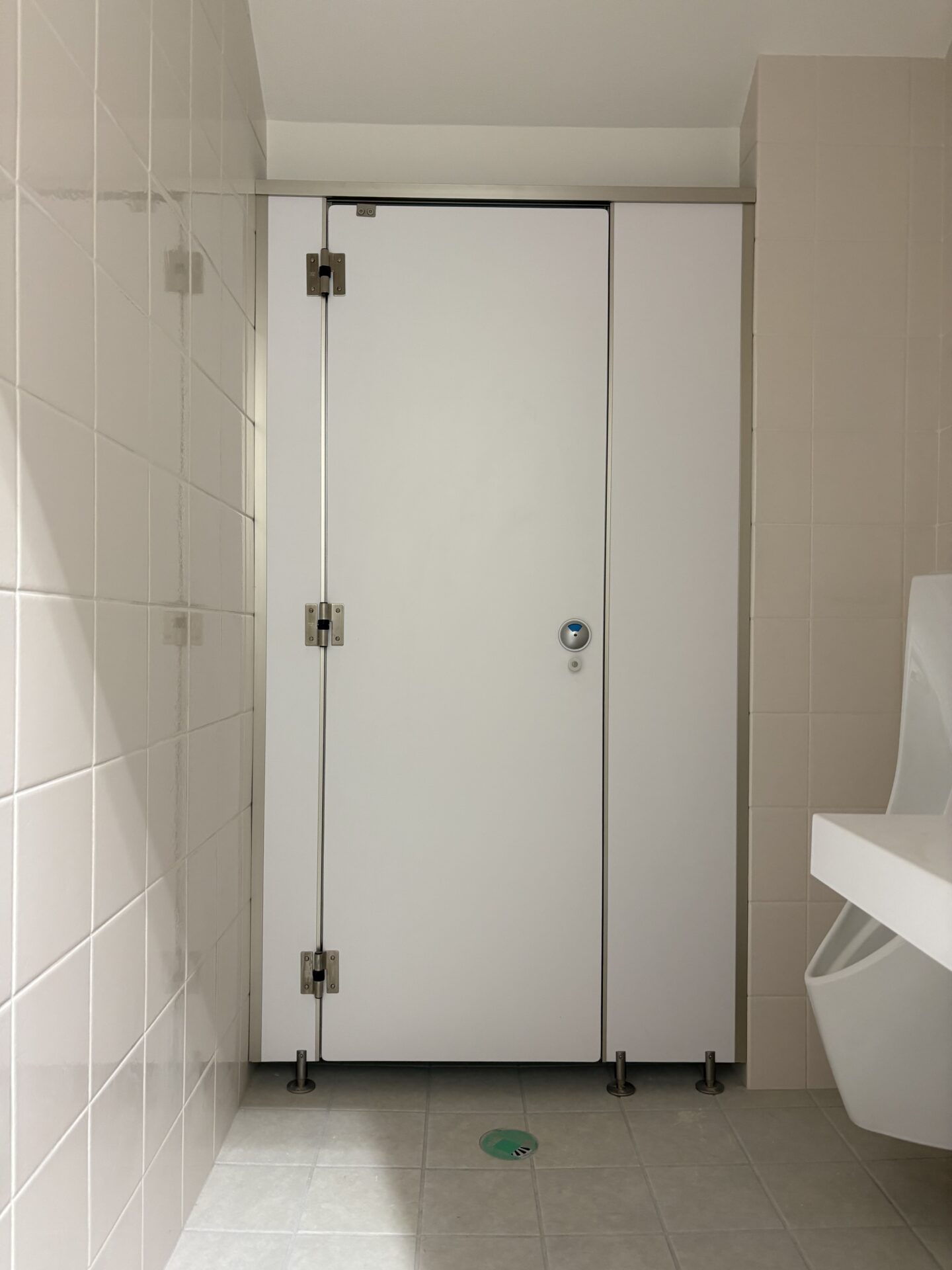 新社屋のトイレブース設置