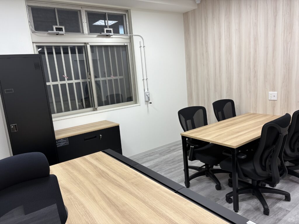 備品納入後の社長室