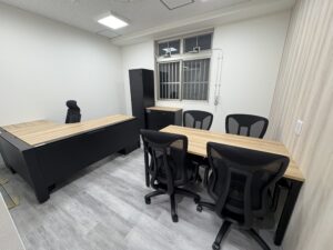 新社屋の社長室へ備品を納入しました。