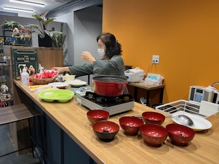 玉ちゃん食堂の玉ちゃんこと弊社総務の玉城さんです。