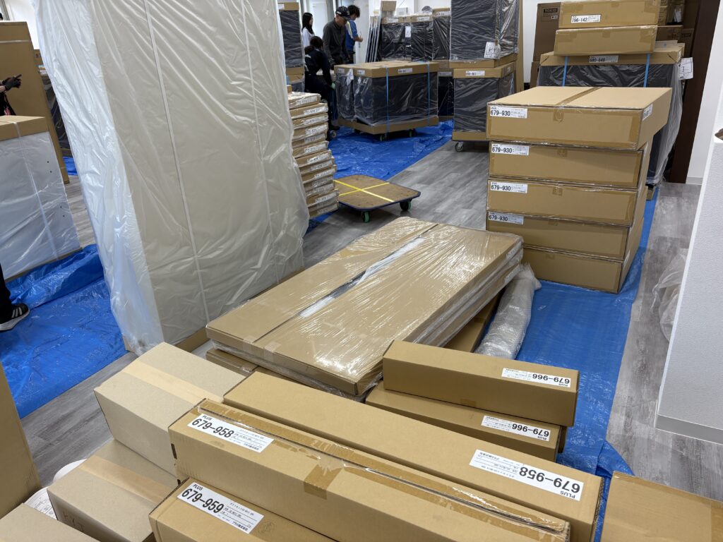 オフィス家具納入後の執務室