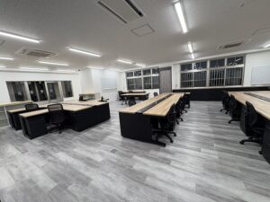 オフィス家具納入後の執務室
