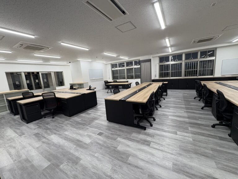 オフィス家具納入後の執務室