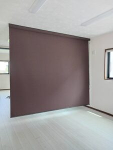 仕切りとしてのロールスクリーン