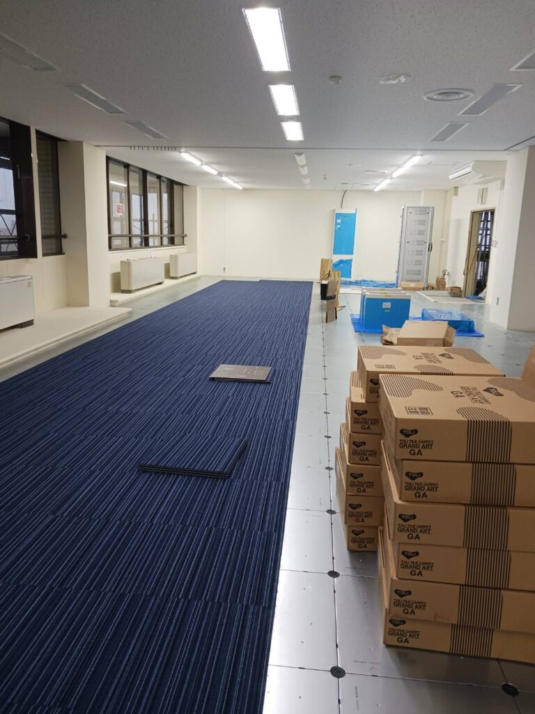 OAフロア施工中③