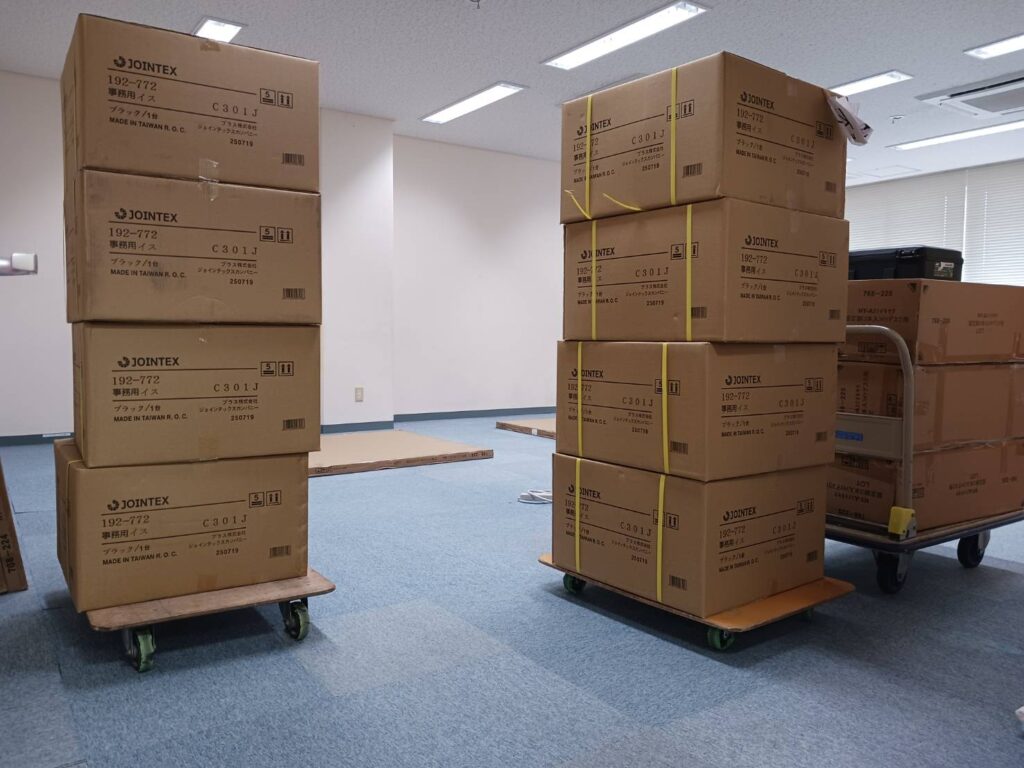 商品搬入