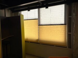 調光スクリーンを導入しました。