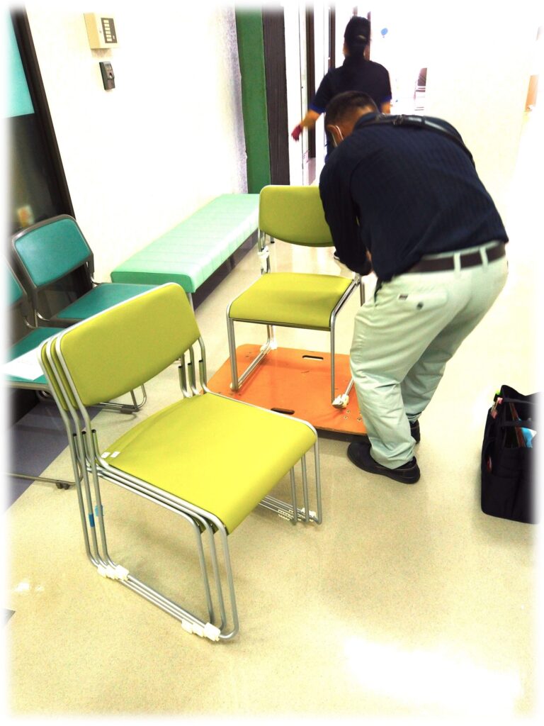 【納入レポ】まちなと小児クリニック様へロビーチェア他を納入してきた!