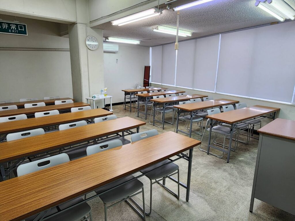 持って、掴んで綺麗に収納できる椅子