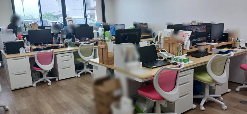 会話が弾む華やかなオフィスへレイアウト