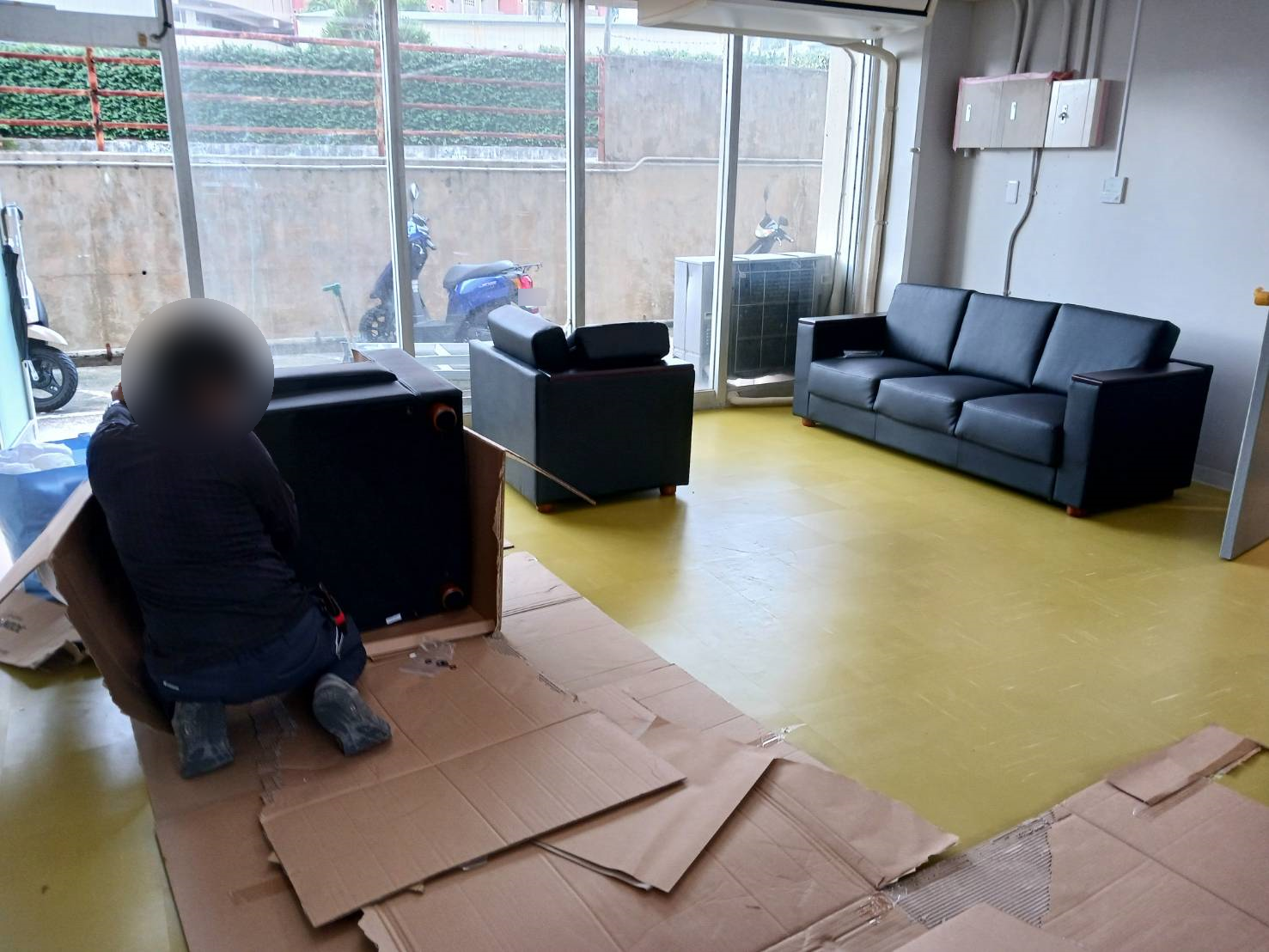 応接セットは、椅子を購入していただきました。