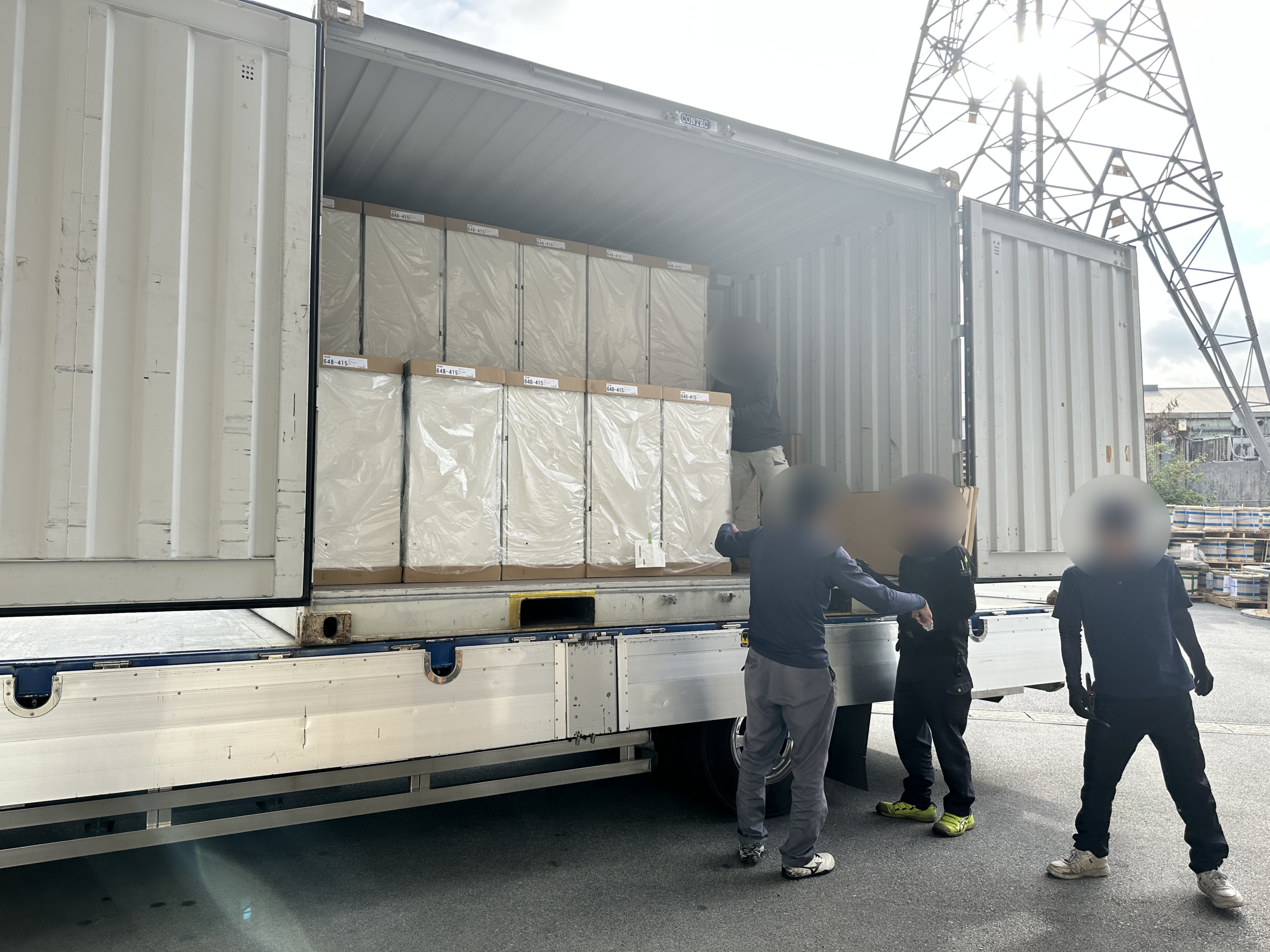 製品選定にあたっては、引違い保管庫や両開き保管庫などもあわせてご提案し、それぞれの特徴や設置スペース、操作性についてご説明させていただきました。