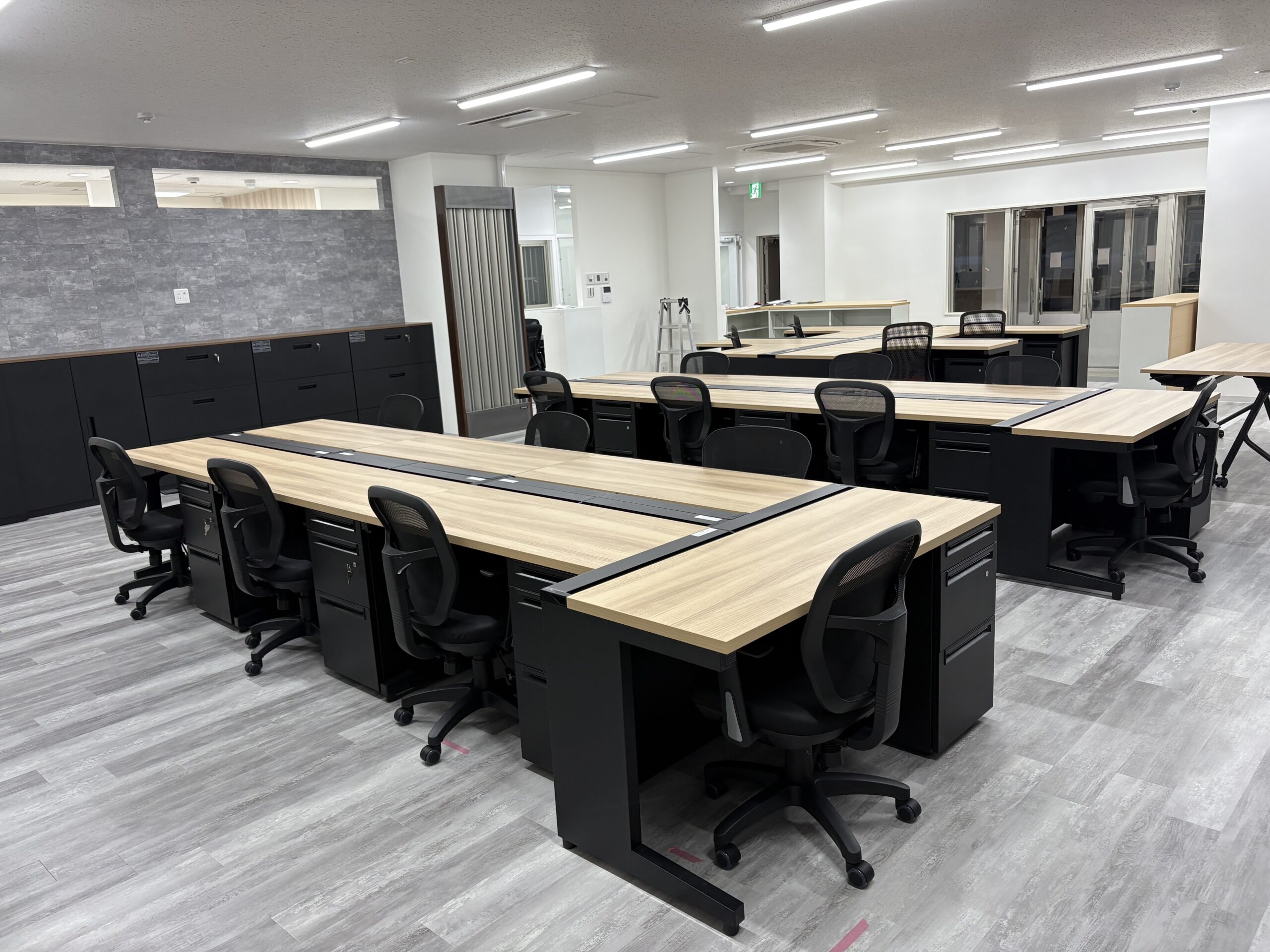 オフィス家具納入後の執務室