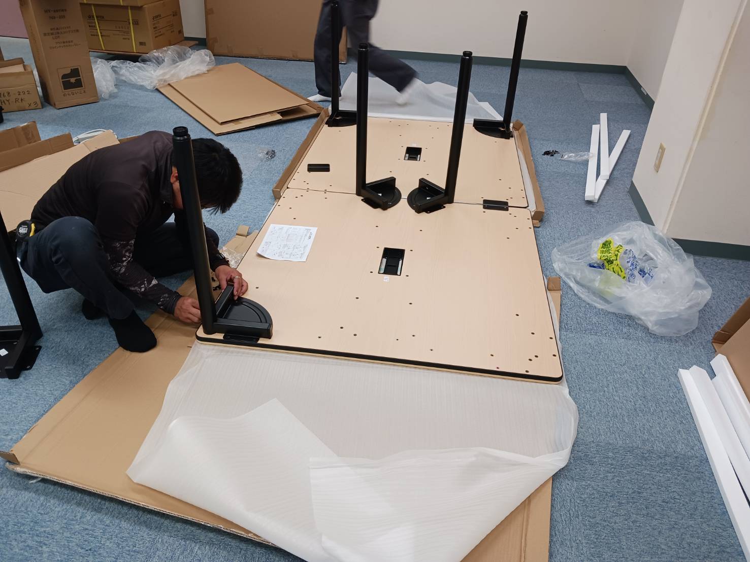 テーブル組立作業